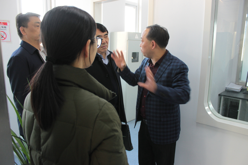 市人大副主任張懷科，市政協副主席張小樵，市政協經濟委主任謝自信一行來我司參觀考研