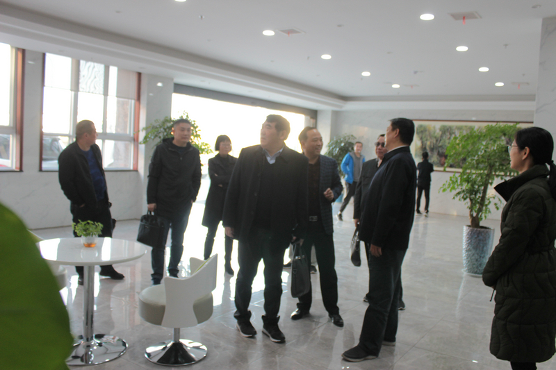 市人大副主任張懷科，市政協副主席張小樵，市政協經濟委主任謝自信一行來我司參觀考研